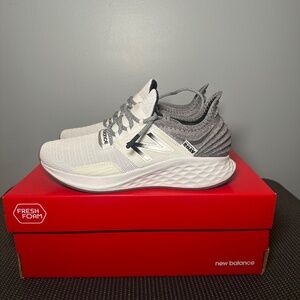 New Balance Women's Fresh Foam Roav Tee Shirt Shoe Sz 6